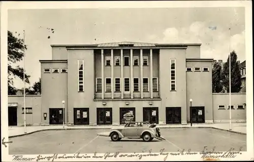 Ak Weimar, Blick auf die Weimarhalle mit Auto davor