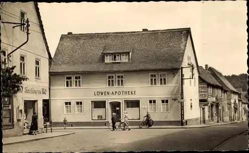 Ak Rastenberg in Thüringen, Friedensplatz, Löwen-Apotheke, Spaziergänger