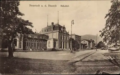 Ak Neustadt an der Weinstraße, Bahnhof, Front