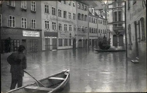 Ak Nürnberg in Mittelfranken, Hochwasser 1909, Neue Gasse mit Grübelsbrunnen, Mann an Kahn