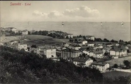 Ak Sassnitz auf der Insel Rügen, Totalansicht von Ort