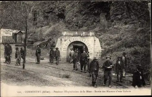 Ak Commentry Allier, Sortie des Mineurs d'une Galerie, Pendant l'Exploitation de la Mine