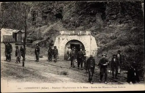 Ak Commentry Allier, Pendant l'Exploitation de la Mine, Sortie des Mineurs d'une Galerie