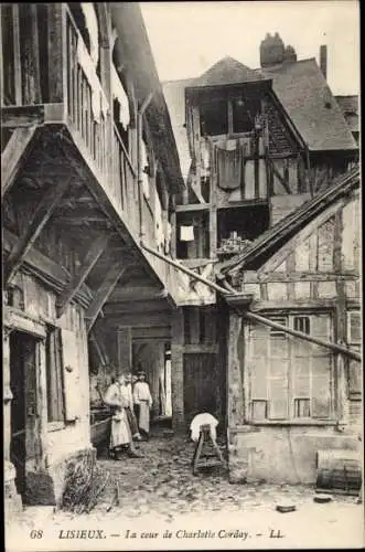 Ak Lisieux Calvados, La cour de Charlotte Corday