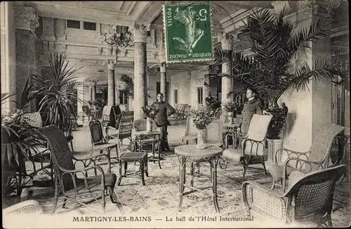 Ak Martigny les Bains Lothringen Vosges, Le hall de l'Hotel International, Innenansicht