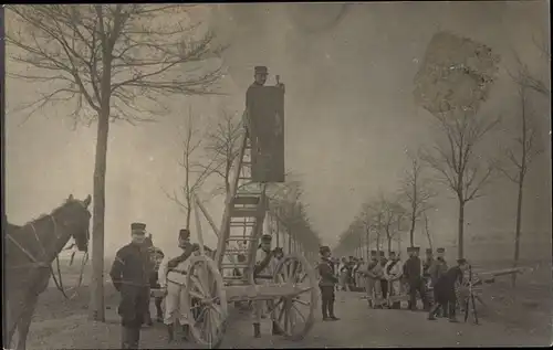 Foto Ak Lothringen Vosges, Französische Soldaten, Kanonen, Pferd