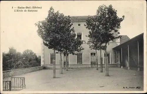 Ak Sain Bel Rhône, l'Ecole es Garcons, Schulhof