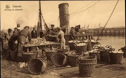 Ak Oostende Ostende Westflandern, Arrivage de poissons, Pècheurs