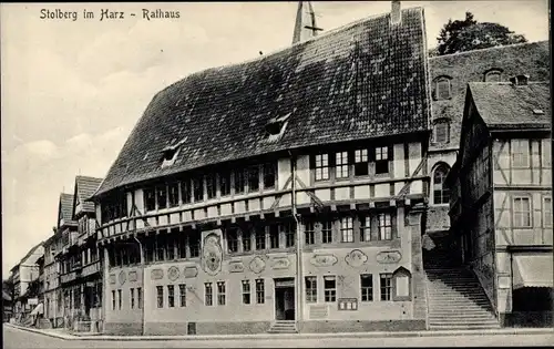 Ak Stolberg Südharz im Harz, Blick auf das Rathaus, Fachwerk, Eingang, Treppe, Straßenpartie