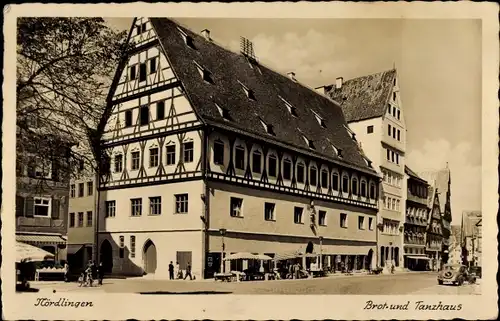 Ak Nördlingen im Nördlinger Ries Schwaben, Blick auf das Brot- und Tanzhaus, Fachwerkbau