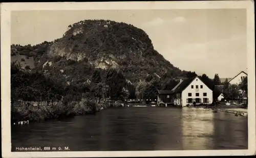 Ak Hohentwiel Singen, Blick auf ein Haus am Ufer, Berg, Gasthaus Hohentwiel