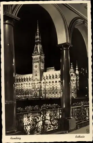 Ak Hamburg Mitte Altstadt, Blick auf das Rathaus bei Nacht