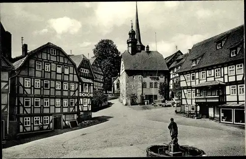 Ak Burgenstadt Schlitz Vogelsbergkreis, Fachwerkhäuser am Markt, Brunnen