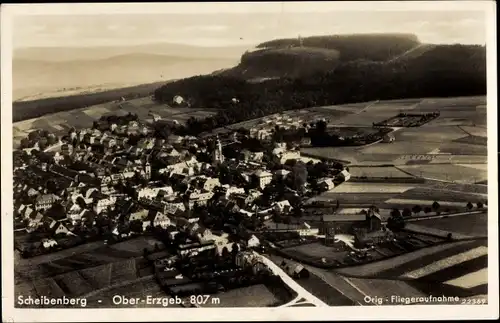 Ak Scheibenberg im Erzgebirge Sachsen, Fliegeraufnahme vom Ort