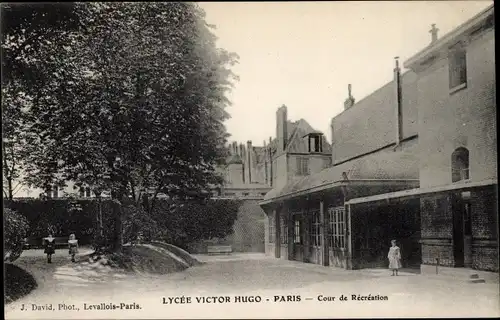 Ak Paris XVI. Arrondissement Passy, Lycee Victor Hugo, Cour de Recreation