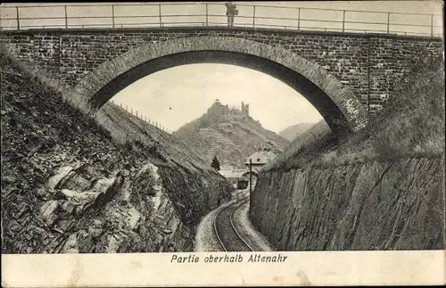 Ak Altenahr im Ahrtal, Partie oberhalb Altenahr, Brücke, Bahnstrecke