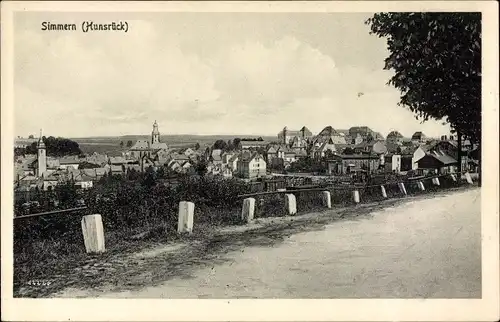 Ak Simmern im Hunsrück, Panoramablick über die Stadt, Straßenpartie