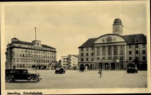 Ak Sonneberg in Thüringen, Bahnhofsplatz, Autos