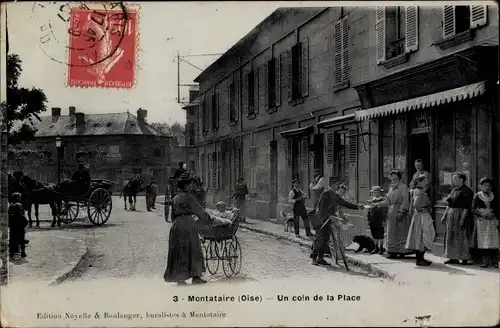 Ak Montataire Oise, un coin de la Place, Frau mit Kinderwagen, Kutsche, Passanten