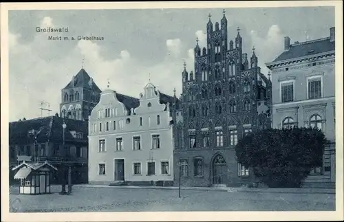 Ak Hansestadt Greifswald, Alte Häuser am Markt, Giebelhaus