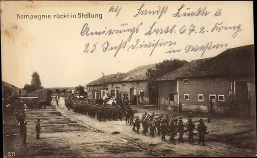 Ak Kompagnie rückt in Stellung, Deutsche Soldaten in Uniformen, I WK