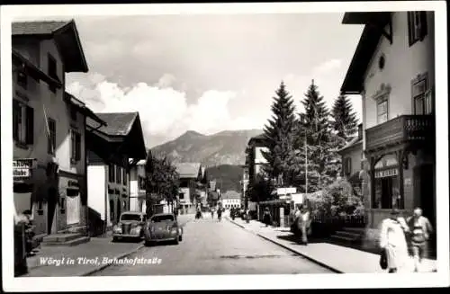 Ak Wörgl Tirol, Bahnhofstraße, Autos