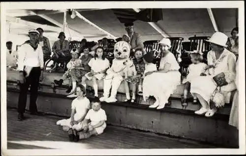 Foto Ak Personen auf einem Dampfer, Kinder, Seemann