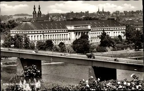 Ak Koblenz am Rhein, Blick auf das Schloss, Rheinseite, Brücke