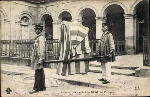 Ak Néris les Bains Allier, Les Porteurs