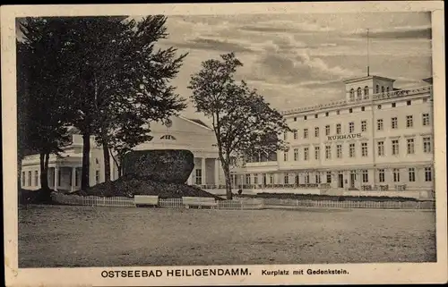 Ak Seebad Heiligendamm Bad Doberan, Kurplatz mit Gedenkstein