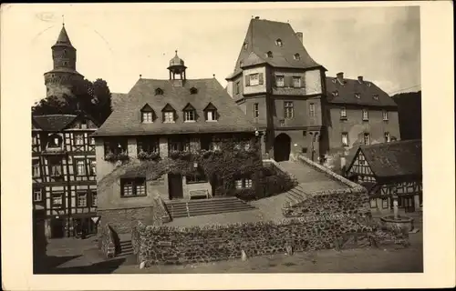 Foto Ak Idstein im Taunus Hessen, Alte Häuser am Rathausplatz, Aufgang zum Schloss