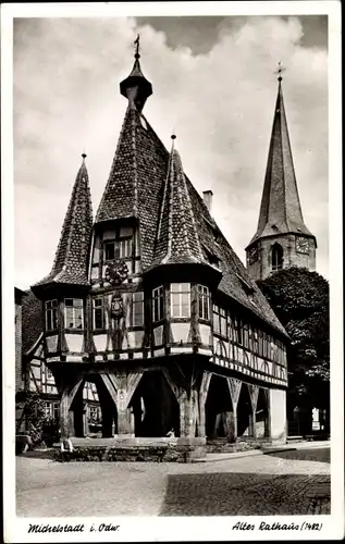 Ak Michelstadt im Odenwaldkreis Südhessen, Das alte Rathaus, Fachwerkgebäude, Uhrenturm