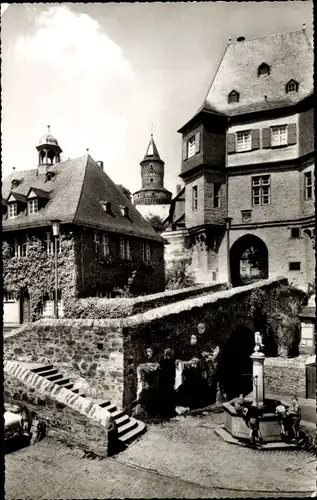 Ak Idstein im Taunus Hessen, Rathaus mit Löwenbrunnen