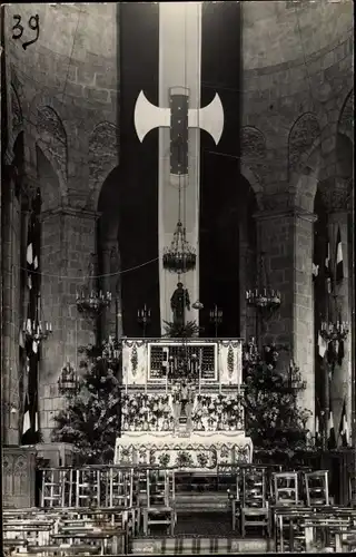 Foto Ak Frankreich unbekannt, Innenansicht einer Kirche