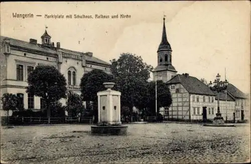 Ak Węgorzyn Wangerin Pommern, Marktplatz, Schulhaus, Rathaus, Kirche