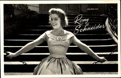 Ak Schauspielerin Romy Schneider, Portrait, Kleid