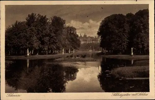 Ak Schwerin in Mecklenburg Vorpommern, Schlossgarten mit Schloss