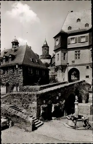 Ak Idstein im Taunus, Rathaus mit Löwenbrunnen