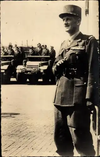 Ak Général Jacques Philippe Leclerc de Hauteclocque, Portrait in Uniform