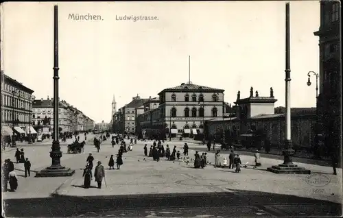 Ak München Oberbayern, Blick in die Ludwigstraße, Passanten