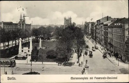 Ak Berlin Kreuzberg, Feuerwehrdenkmal auf dem Mariannenplatz