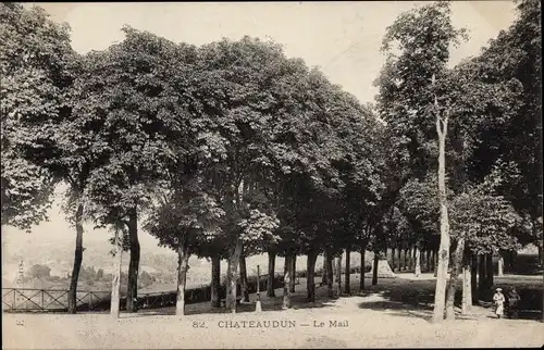 Ak Châteaudun Eure et Loir, Le Mail