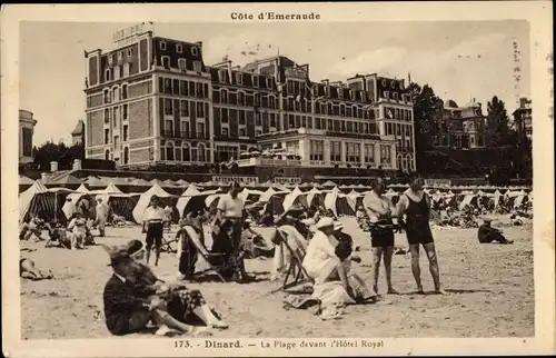 Ak Dinard Ille et Vilaine, La Plage devant l'Hotel Royal