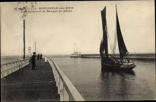 Ak Boulogne sur Mer Pas de Calais, Les Jetees, La Barque de peche