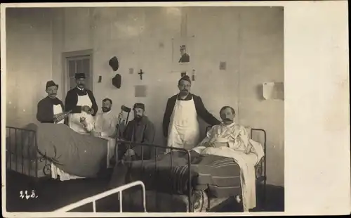 Foto Ak Französische Soldaten im Lazarett, Krankenzimmer