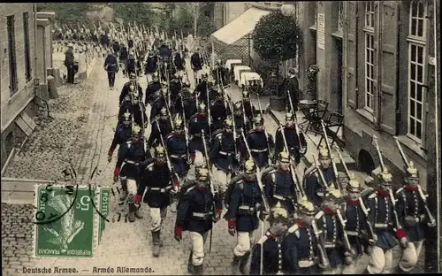 Ak Marschierende deutsche Soldaten in Uniformen