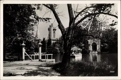 Ak Laxenburg in Niederösterreich, Partie am Wasser, Anleger, Seilfähre, Türme