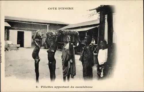 Ak Elfenbeinküste, Fillettes apportant du caoutchouc
