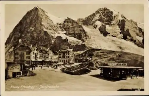 Ak Kanton Bern, Berner Oberland, Kleine Scheidegg, Station Jungfraubahn mit Bergpanorama