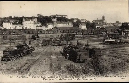 Ak Nevers Nièvre, Saint Gikdard, Institution de Saint Cyr, Dampflokomotiven, Rangieranlagen